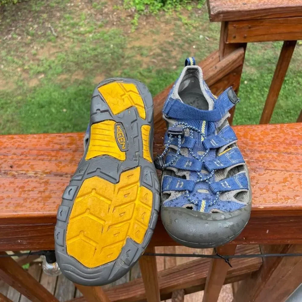 Keen Men's 5 Womens 8.5  Blue and Navy Water Sandals